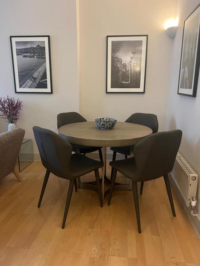 2 Bedroom Apartment Just Off Kings Road Londra Esterno foto