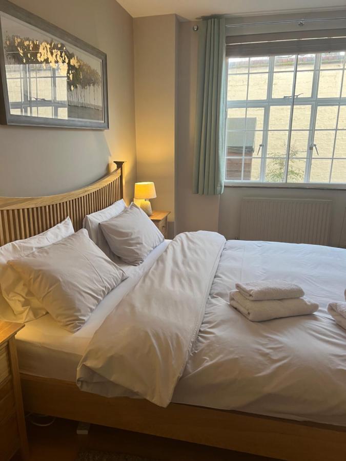 2 Bedroom Apartment Just Off Kings Road Londra Esterno foto