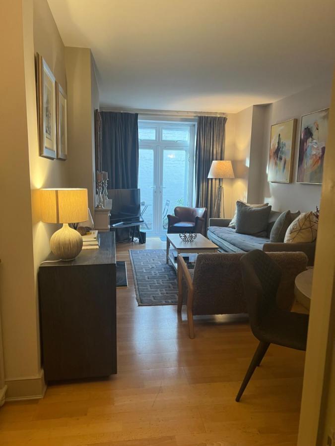2 Bedroom Apartment Just Off Kings Road Londra Esterno foto