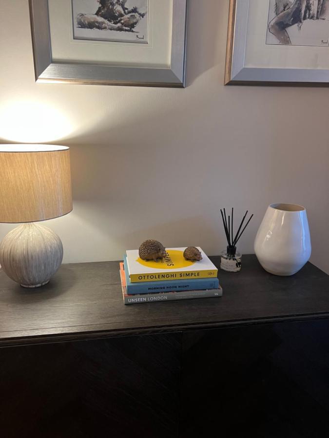 2 Bedroom Apartment Just Off Kings Road Londra Esterno foto