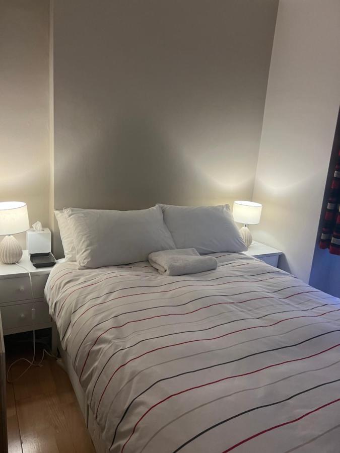 2 Bedroom Apartment Just Off Kings Road Londra Esterno foto