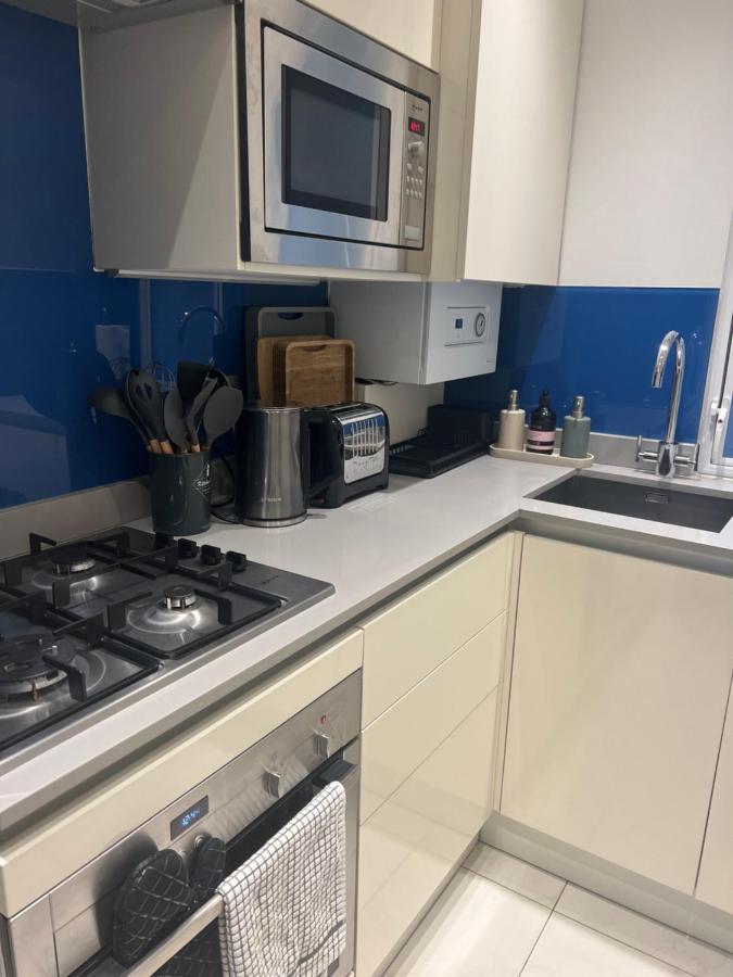 2 Bedroom Apartment Just Off Kings Road Londra Esterno foto