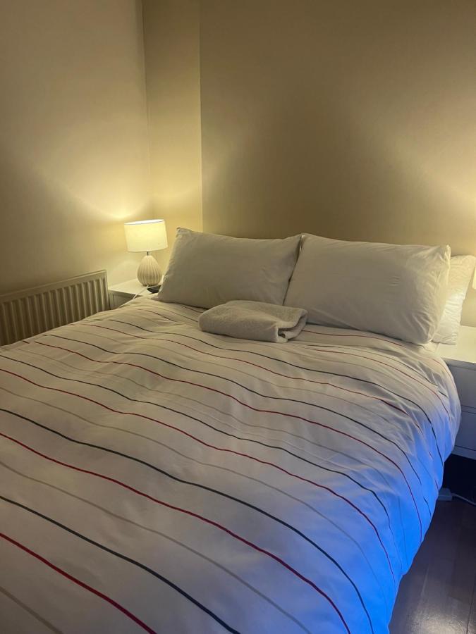 2 Bedroom Apartment Just Off Kings Road Londra Esterno foto